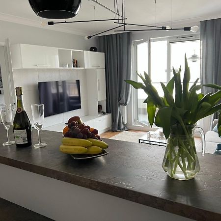 尤斯托尼莫斯基Celebryta - Apartament公寓 外观 照片
